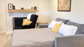 1 bedroom, desk, iron/ironing board, free WiFi