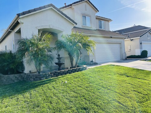 Super close to old town Elk Grove, shopping centers and to the parks! 