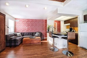 Smart TV - Cozy Calabogie condo with high speed internet (Calabogie)