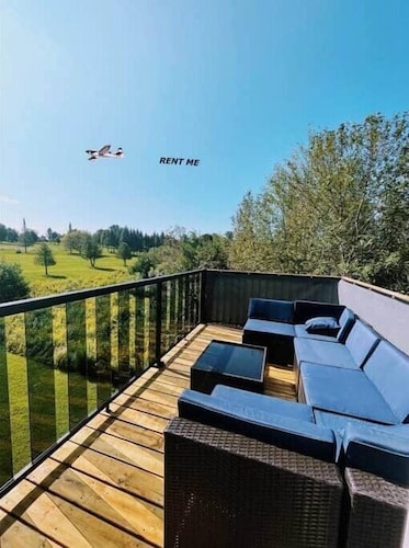 Cozy Calabogie condo with high speed internet