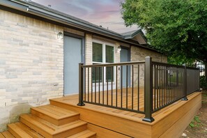 Exterior detail - Family Friendly & King Suite & Fire Pit, 9 Mil DT (Austin)