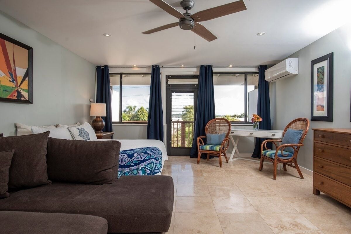 Strykejern/-brett, internettilgang og sengetøy