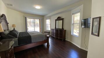 3 bedrooms, iron/ironing board, free WiFi, bed sheets