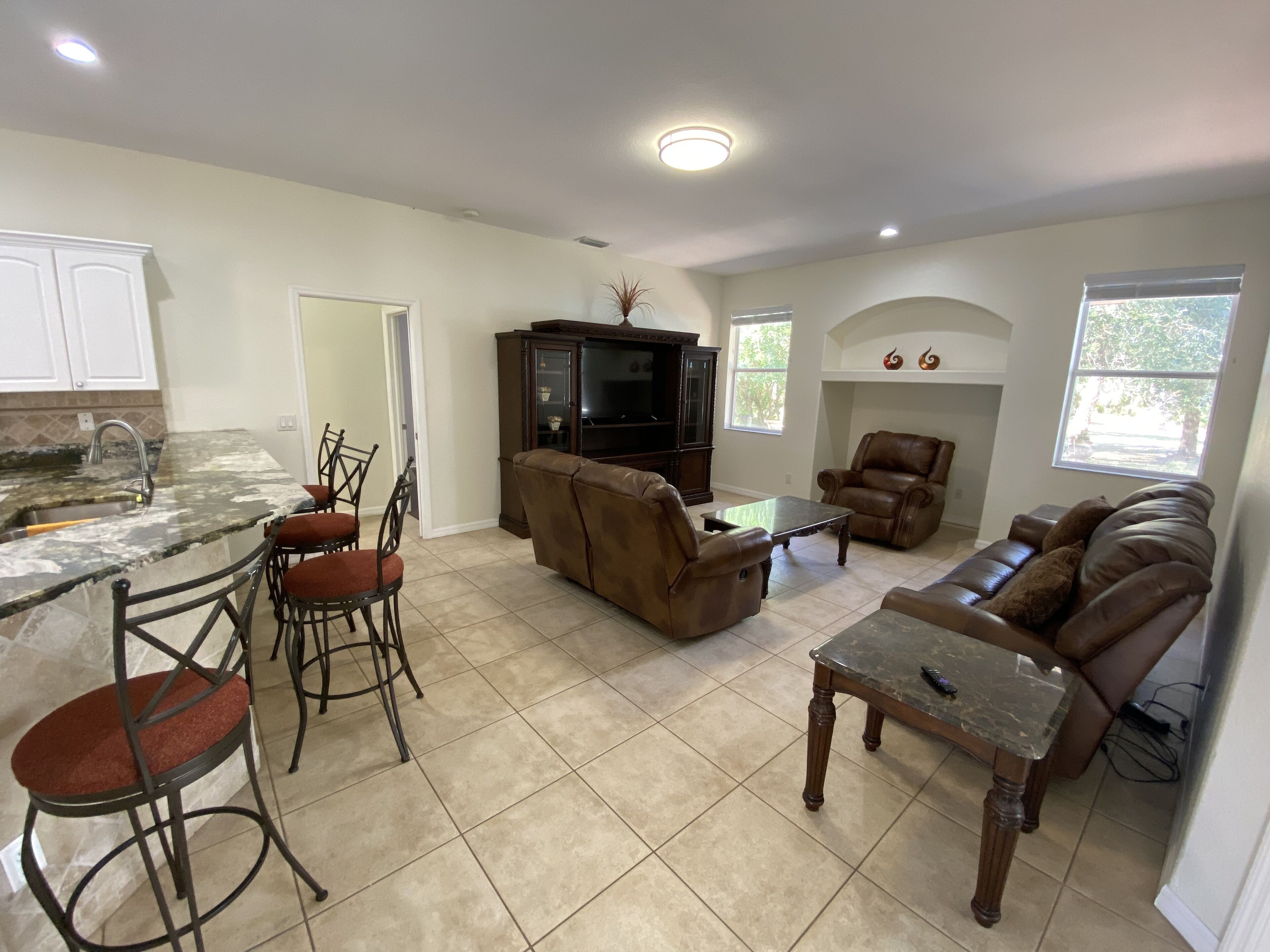 2+ Acres Lot 3br/2ba 2200 Sq.ft - Salt Heated Pool - Florida