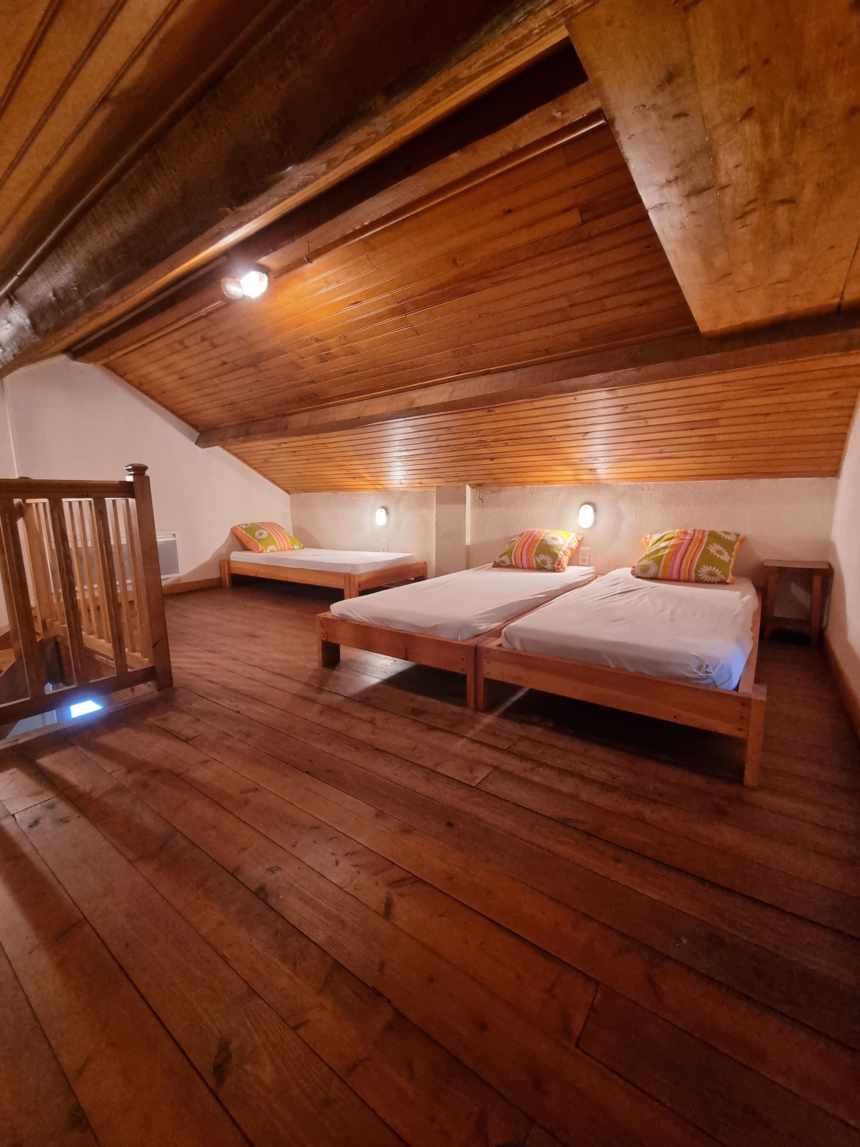 5 soverom, wi-fi (inkludert) og sengetøy