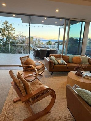 Smart TV - Burraneer - Freycinet Holiday Houses (Coles Bay)