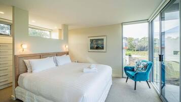 4 bedrooms, free WiFi, bed sheets