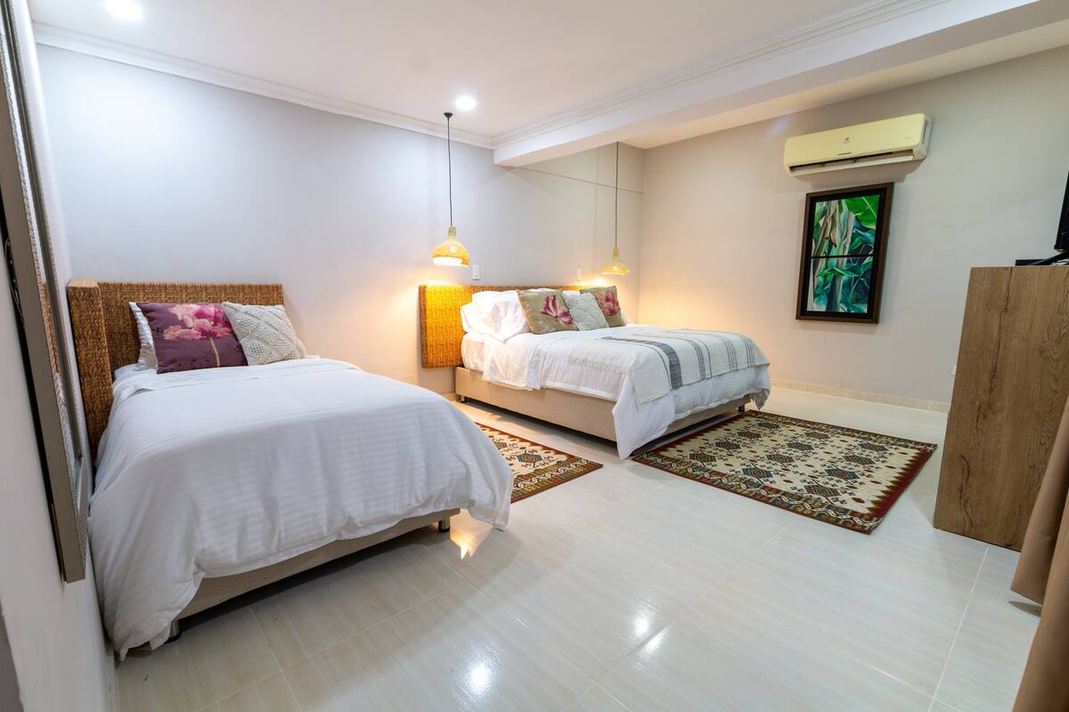 ห้องคอมฟอร์ททริปเปิล | เครื่องนอนระดับพรีเมียม, ผ้านวมขนเป็ด, มินิบาร์, ตู้นิรภัยในห้องพัก