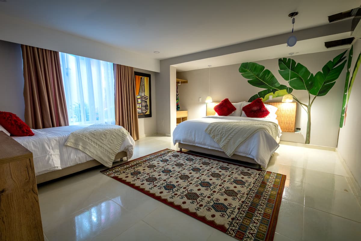 ห้องดีลักซ์ทริปเปิล | เครื่องนอนระดับพรีเมียม, ผ้านวมขนเป็ด, มินิบาร์, ตู้นิรภัยในห้องพัก