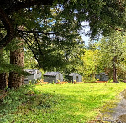 Wedding/Event 7 acre MCM Main house, 4 cabins, Bunkhouse IG astroranchpdx