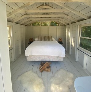 5 bedrooms, desk, iron/ironing board, free WiFi