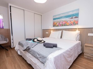 1 slaapkamer, een strijkplank/strijkijzer, internet, beddengoed