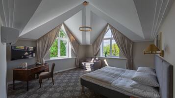 In-room safe, blackout drapes, iron/ironing board, free WiFi