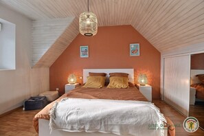 3 bedrooms, iron/ironing board, free WiFi, bed sheets