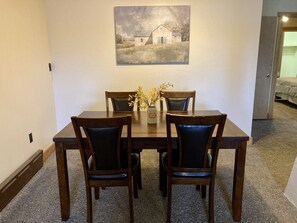 Dining - Ultimate Barn Stay with lots of space! Visit farm animals and 20 min to Hershey! (Lebanon)