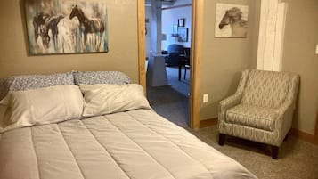 2 makuuhuonetta, silitysrauta/-lauta, vauvan matkasänky, ilmainen Wi-Fi