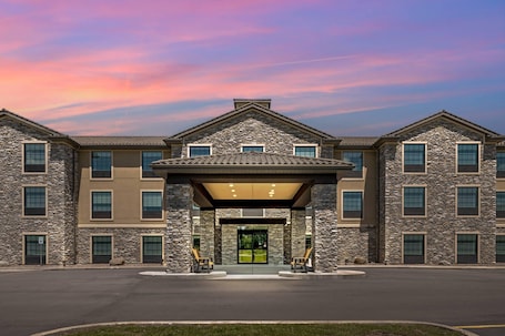 Exterior. Comfort Inn & Suites Medina NY near Erie Canal