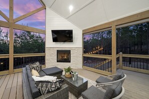 Smart-TV, Kamin, Hulu, Bücher