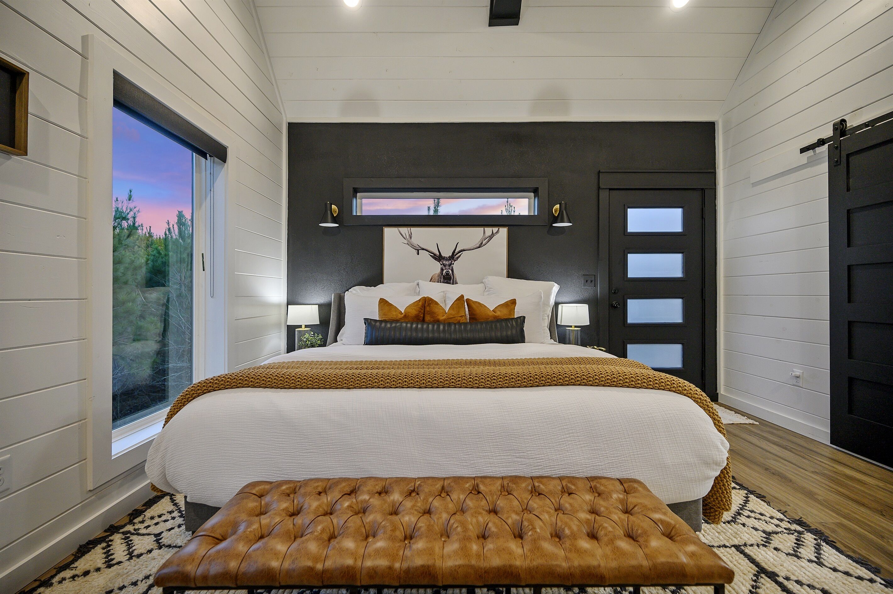 2 soverom, strykejern/-brett, reiseseng for barn og wi-fi (inkludert)