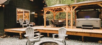 Wits End Retreat @ Mt. Rainier - Hot Tub & WiFi 
