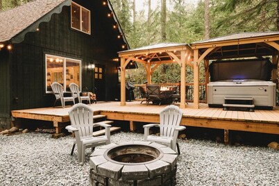 Wits End Retreat @ Mt. Rainier - Hot Tub & WiFi 