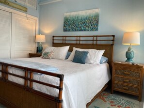 Travel cot, free WiFi, bed sheets