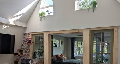 Quaint and quirky woodland cottage - 2 bedrooms 1 bath