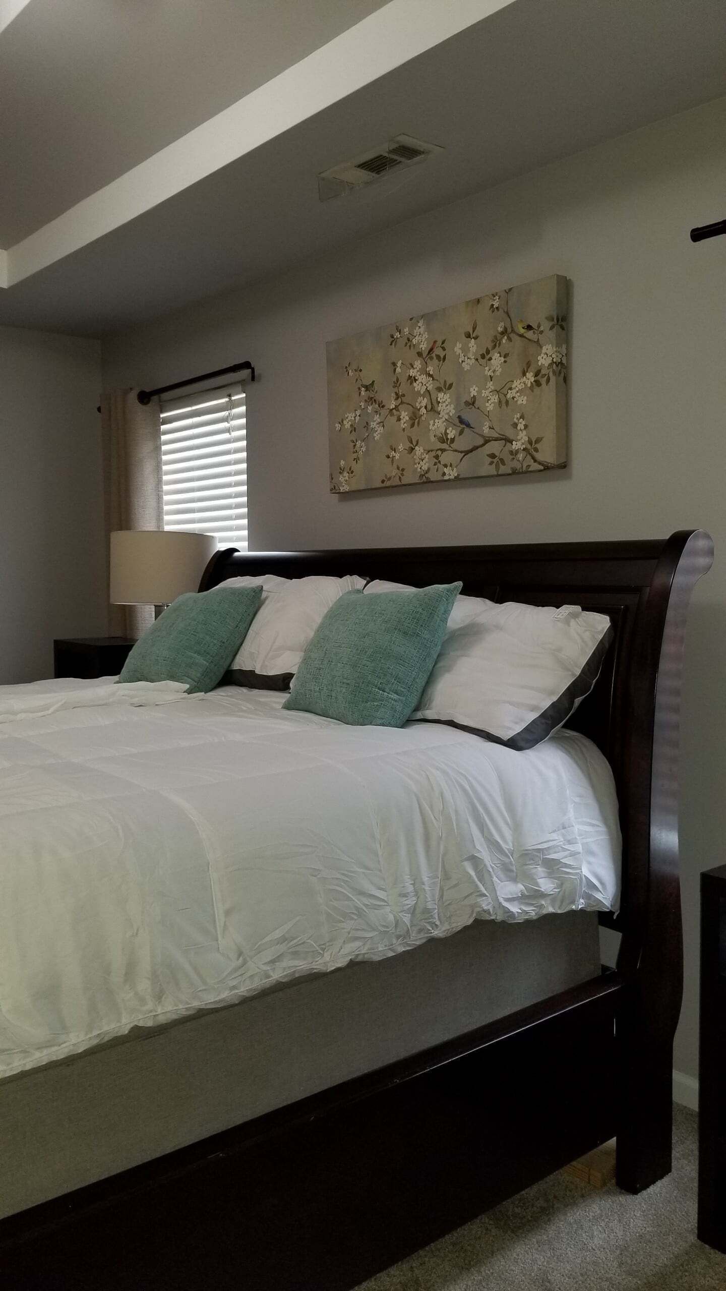 4 bedrooms, iron/ironing board, free WiFi, bed sheets