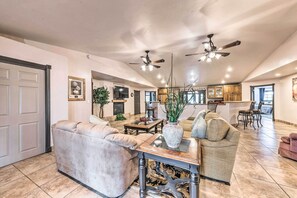 TV, fireplace, foosball, table tennis - Hot Tub & Mtn Views! 'Casa Ruidoso' Cabin (Alto)