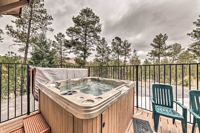 Hot Tub & Mtn Views! 'Casa Ruidoso' Cabin