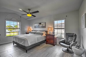 3 bedrooms, iron/ironing board, Internet, bed sheets - Game Room, Lanai & Pool: Breezy Cape Coral House! (Cape Coral)