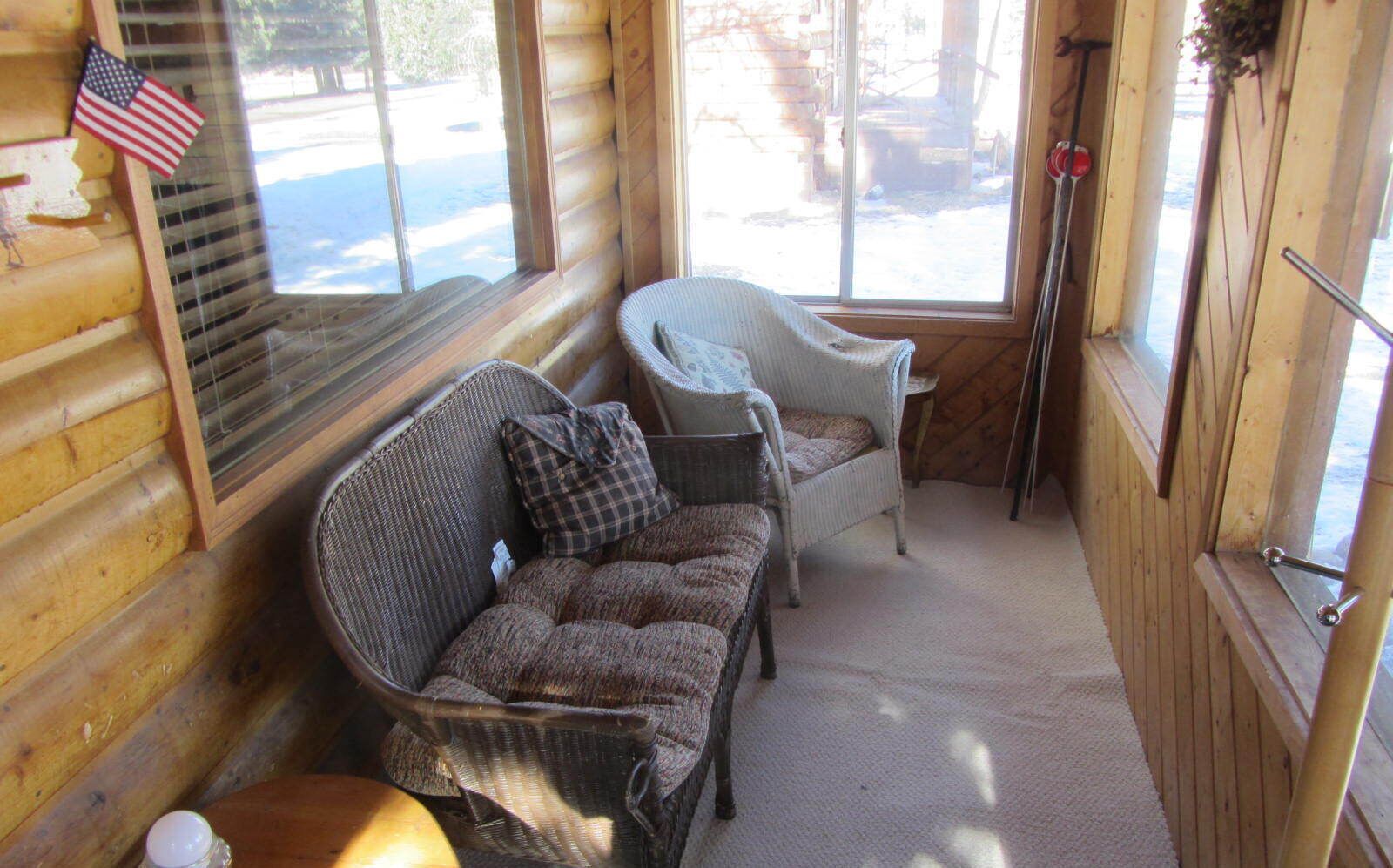 TV connectée, lecteur de DVD, livres, vidéothèque