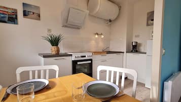 Fridge, microwave, toaster, cookware/dishes/utensils