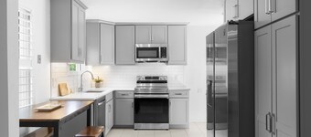 Beautiful remodeled 2 bedroom home — 5 min from the beach! 20 percent for week 