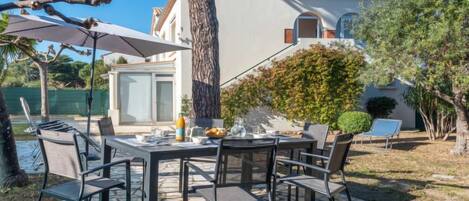 屋外ダイニングエリア