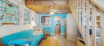 Rustic lakefront cabin w/gas grill, firepit, kayaks, one canoe, A/C - 2 dogs OK