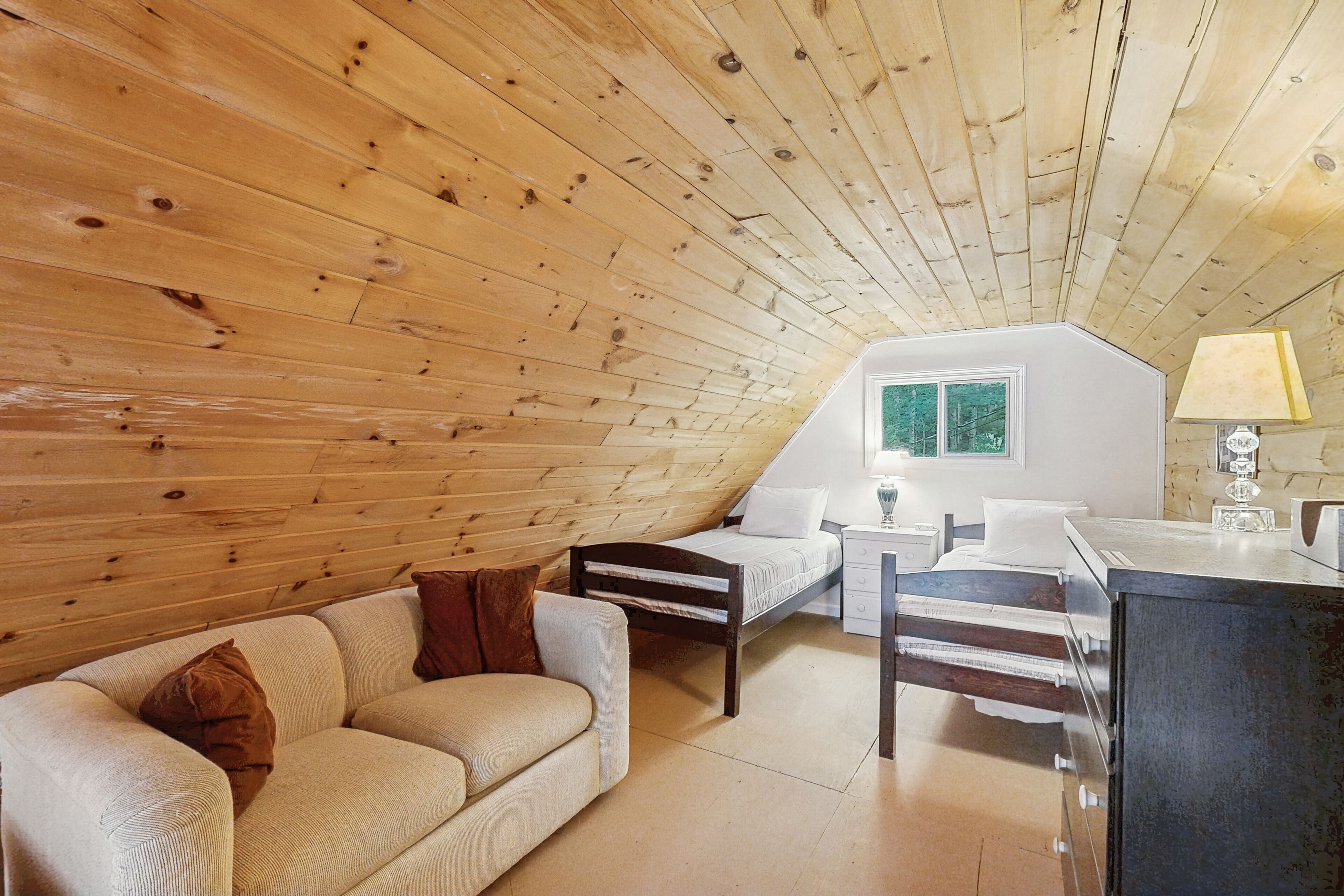 Fernseher, DVD-Player, Stereoanlage