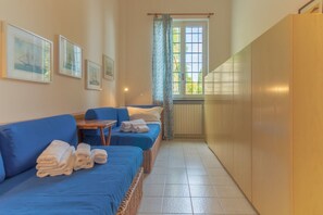 3 chambres, fer et planche à repasser