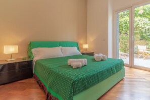 3 chambres, fer et planche à repasser