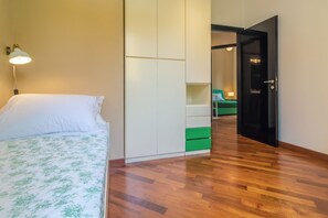 3 Schlafzimmer, Bügeleisen/Bügelbrett