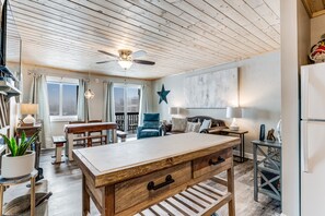 TV, caminetto, tavolo da ping pong