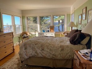 3 bedrooms, WiFi, bed sheets - 1927 Charming, Cozy Mediteranean 3 Bedroom (San Francisco)