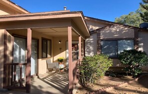 Terrace/patio - Dog lover's and dilettante's delight! (Rio Rancho)