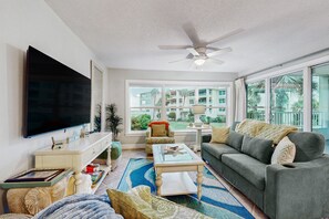 TV - Gulf-view condo with balcony, outdoor pool, gym, tennis, AC - snowbird-friendly (Destin)
