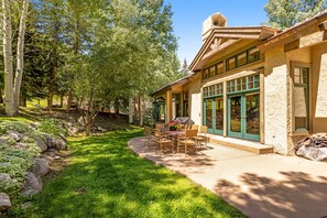 Outdoor dining - Spacious Home w/Mountain Views, Game Room, Shared Hot Tub, Grill, & Pool Table (Edwards)