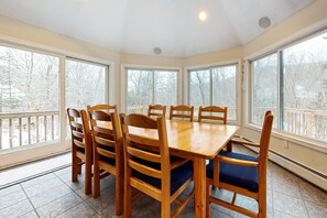 Dining - Cozy, Dog-Friendly Home with High-Speed WiFi & Deck (Jackson)