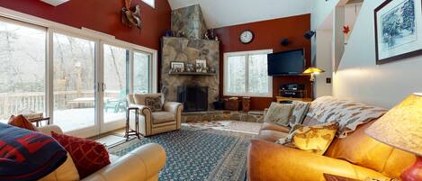 Fernseher, Bücher, Stereoanlage