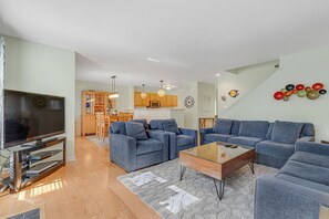 TV, fireplace, books - Sea Colony Condo with Fast WiFi & Gas Fireplace plus Shared Pools, Hot Tub, Gym (Bethany Beach)