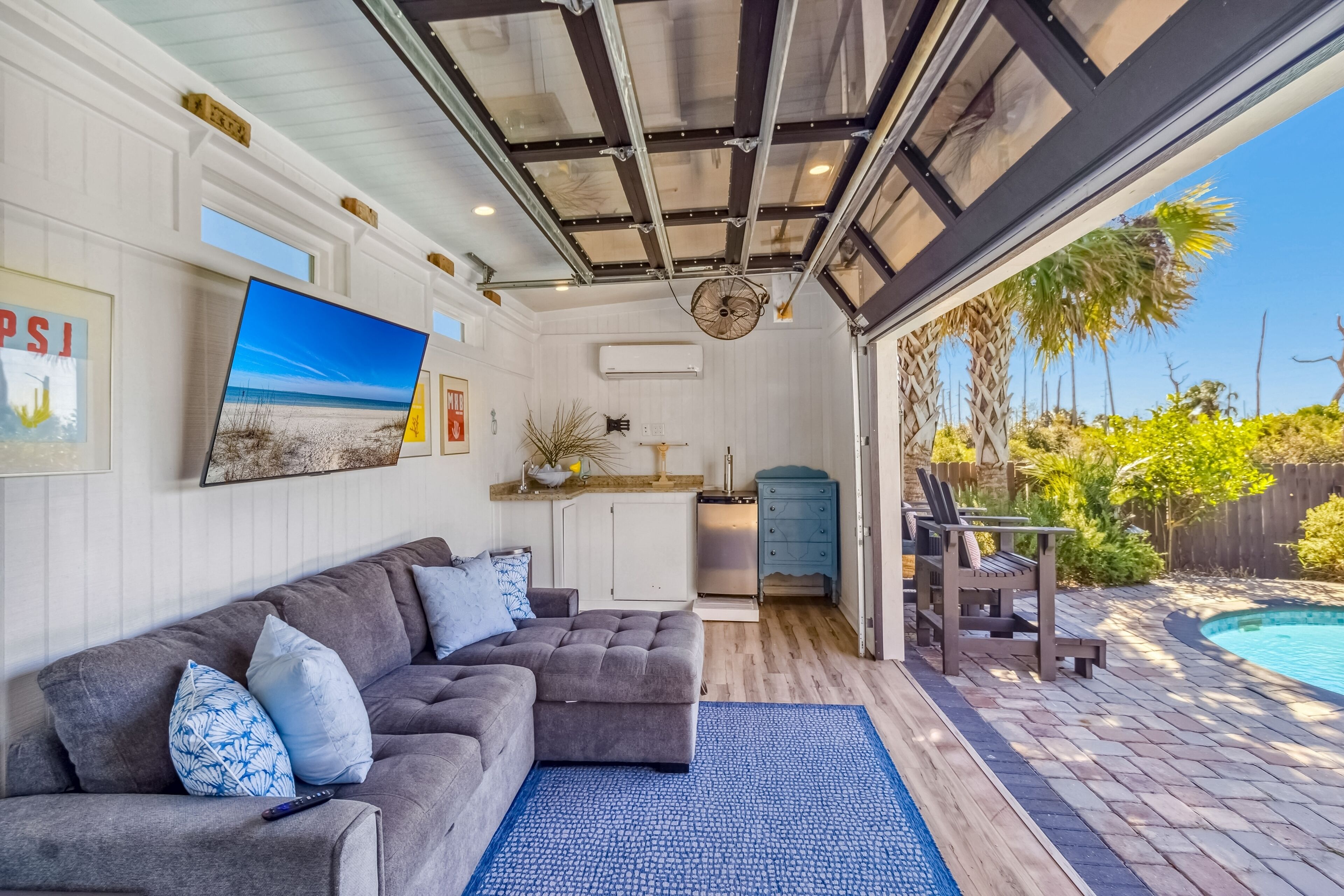 Fernseher, Kamin, Stereoanlage