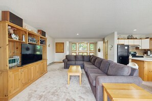 Televisio, DVD-soitin, stereot